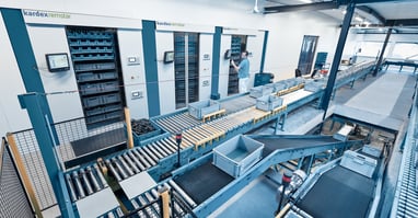 horizontal carousel system in use