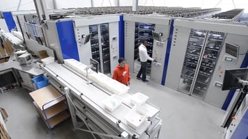 horizontal carousel in use